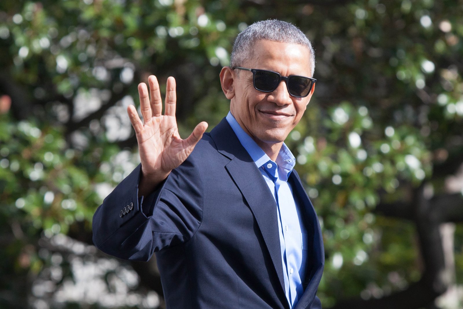 President Barack Obama waves as he leaves the White House before boarding Marine One on November 6, 2016 in Washington, DC