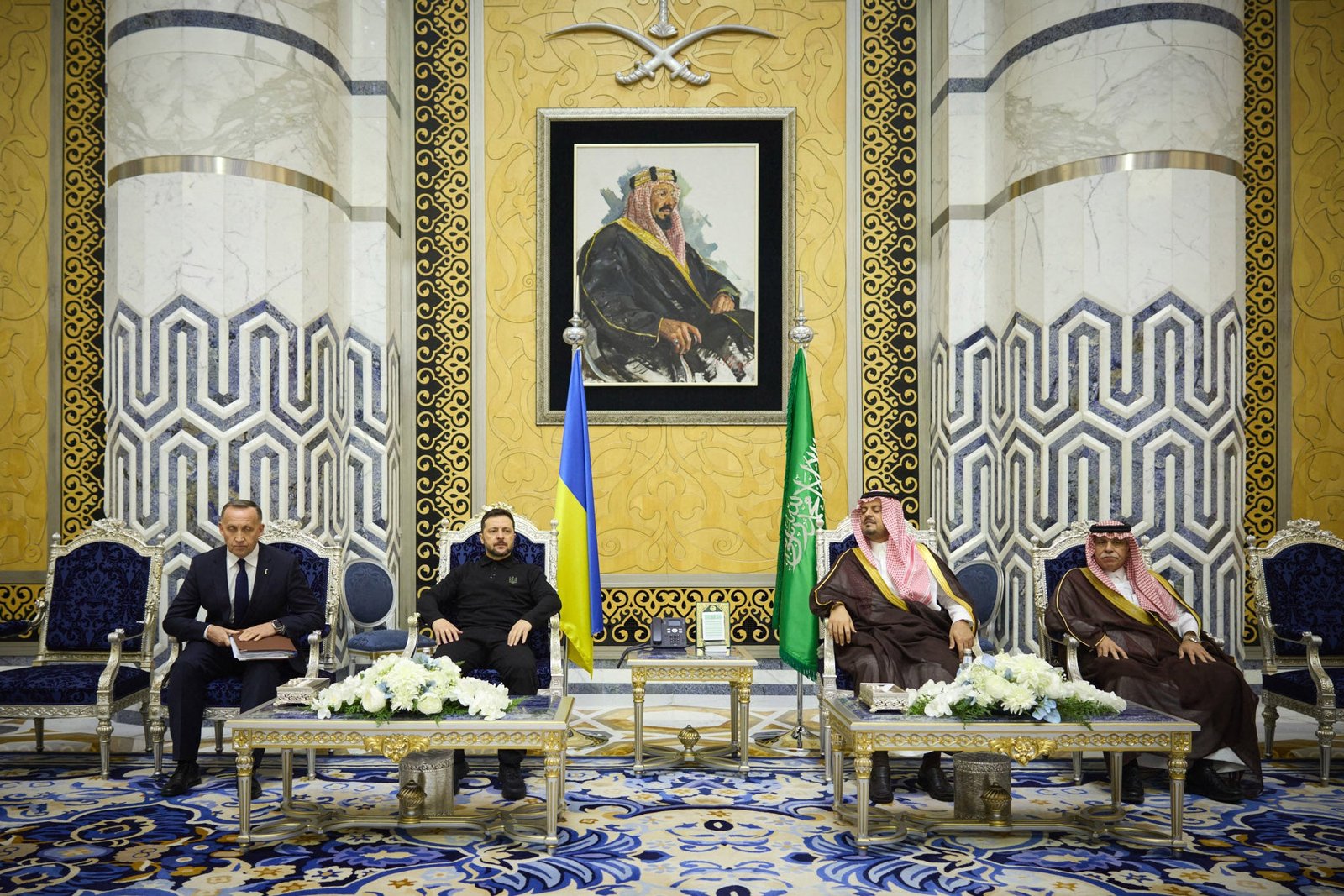 The Ukrainian President met with the Deputy Governor of Makkah -Region Prince Saudb Bin Misshal Bin Abdulaziz