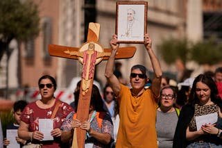 Pilgrims go to St. Peters Square at the Vatican