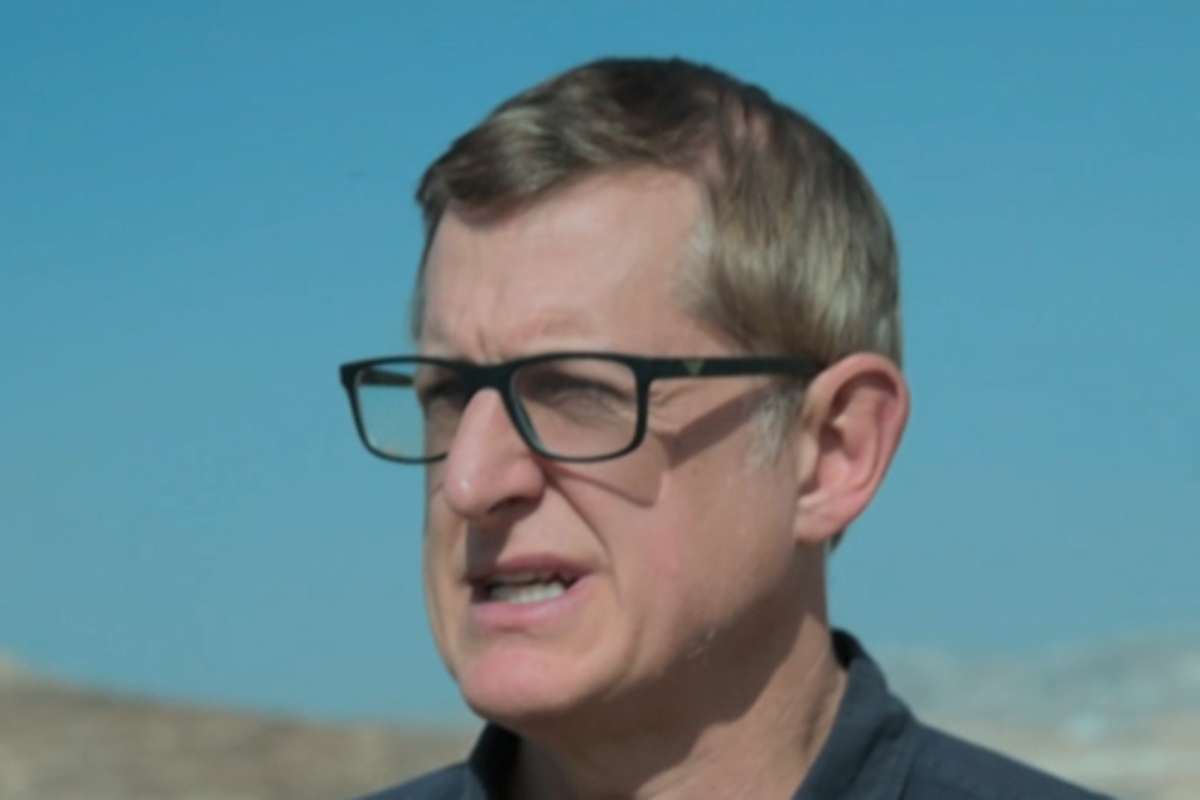 New Builders: Louis Theroux praised for TV returns in 'Masterpiece' BBC -Documentary