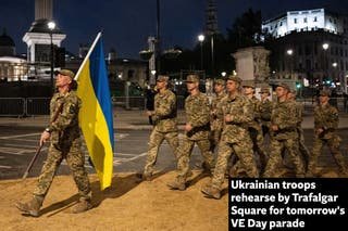 Ukrainian troops join British troops as a brand of solidarity in the midst of Russia's continuous invasion of Ukraine