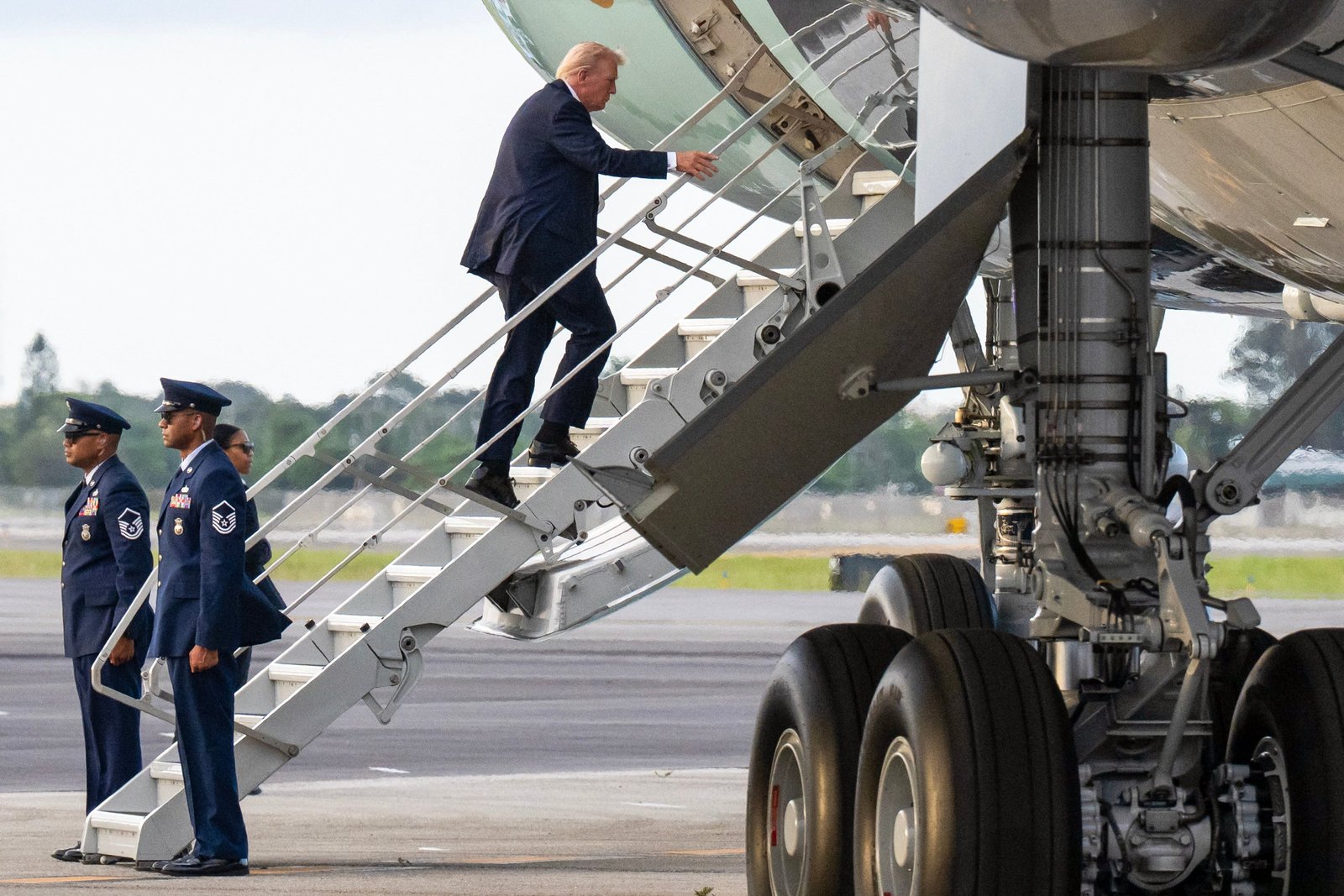 The discovery was made by the Secret Service during preliminary security checks ahead of Trump's arrival in Florida this weekend